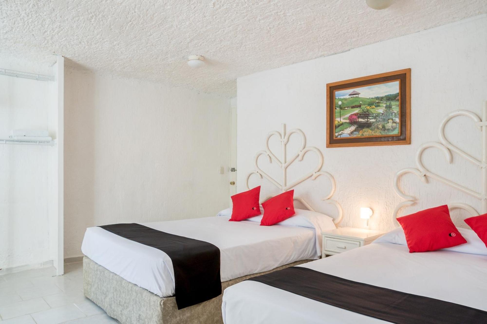 Capital O Farallon Inn, Cancun Exterior photo