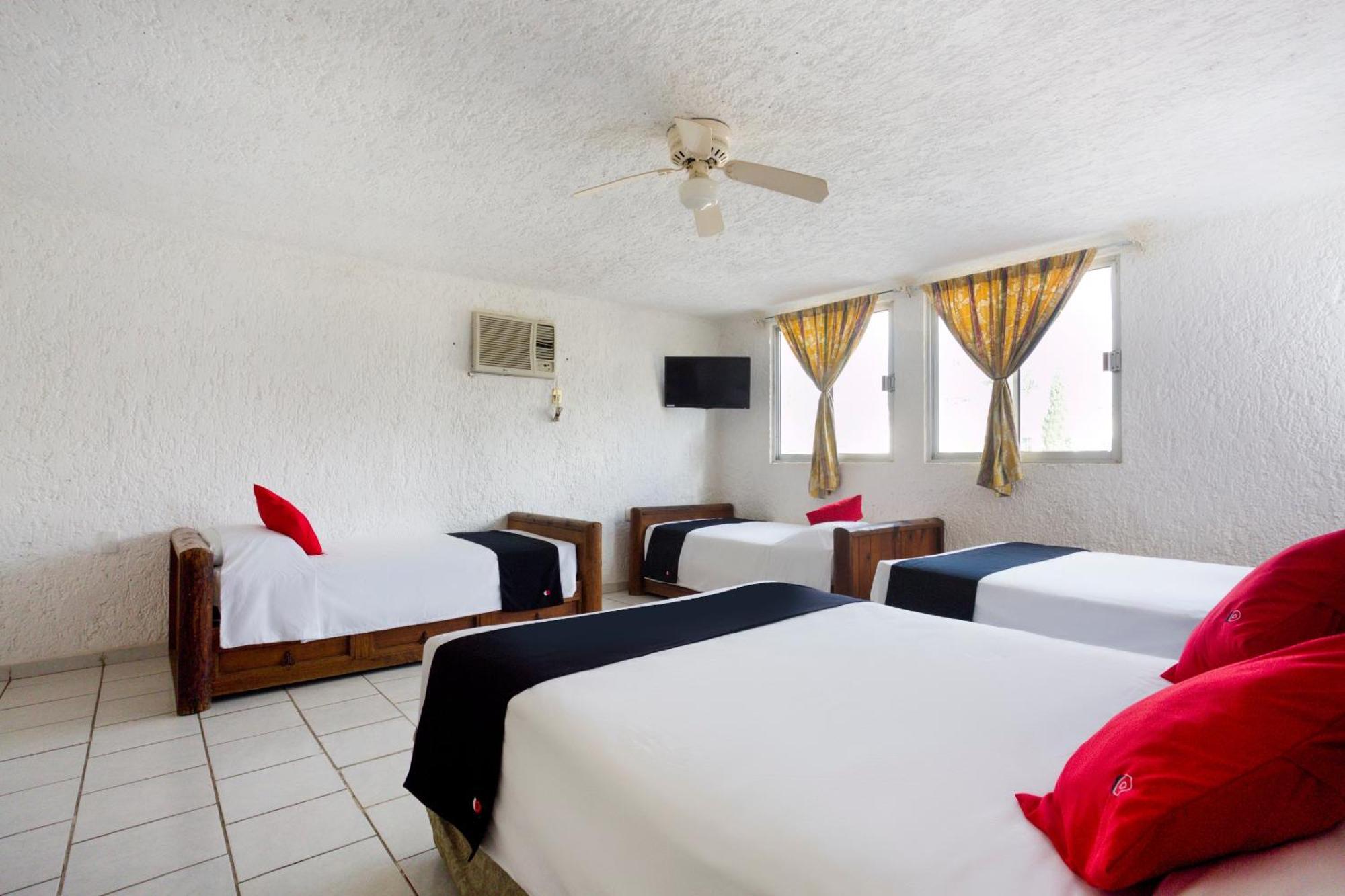 Capital O Farallon Inn, Cancun Exterior photo