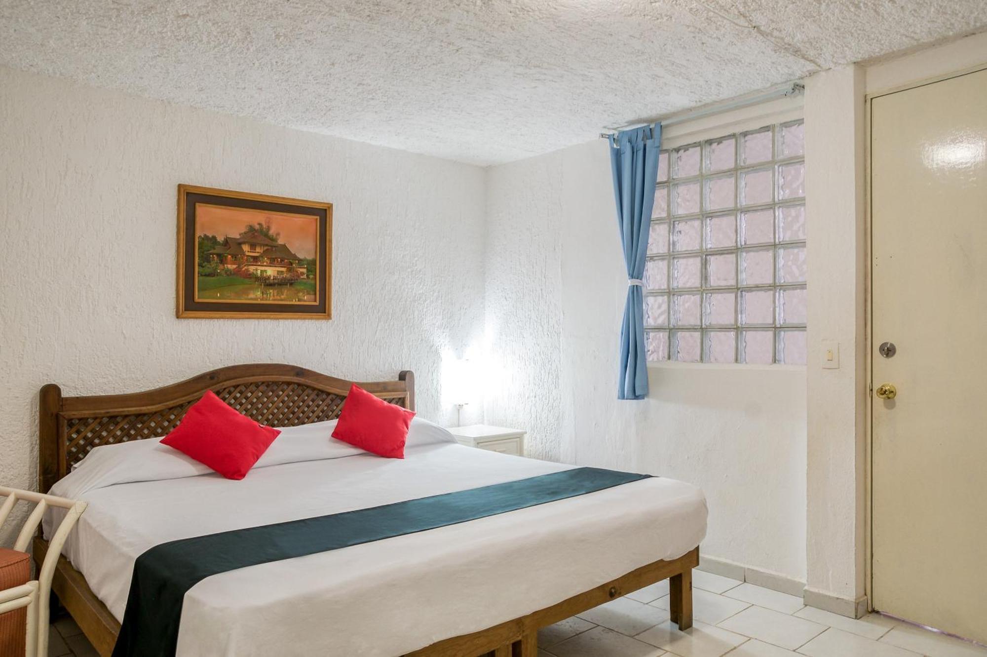 Capital O Farallon Inn, Cancun Exterior photo