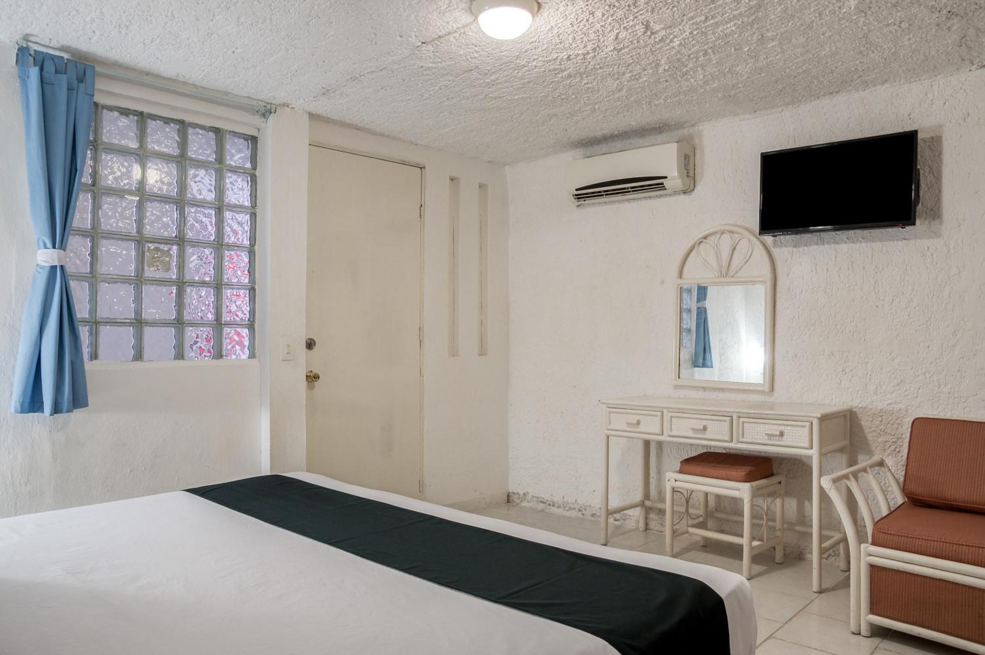 Capital O Farallon Inn, Cancun Exterior photo