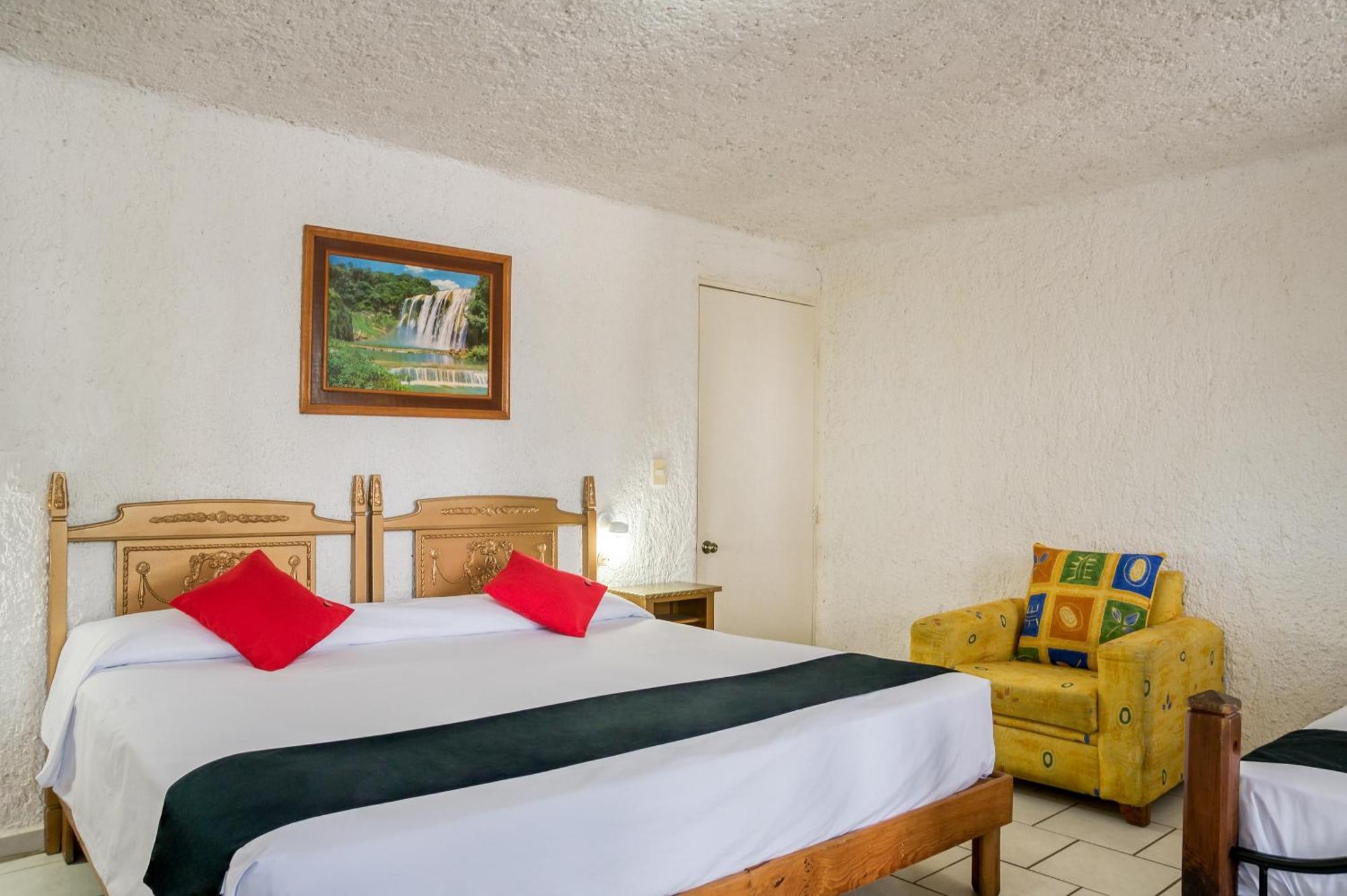 Capital O Farallon Inn, Cancun Exterior photo
