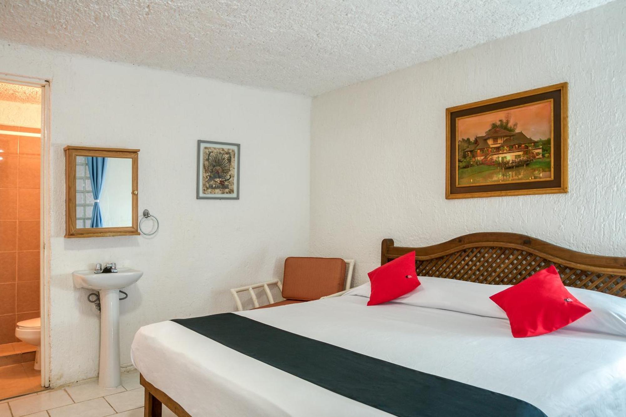 Capital O Farallon Inn, Cancun Exterior photo