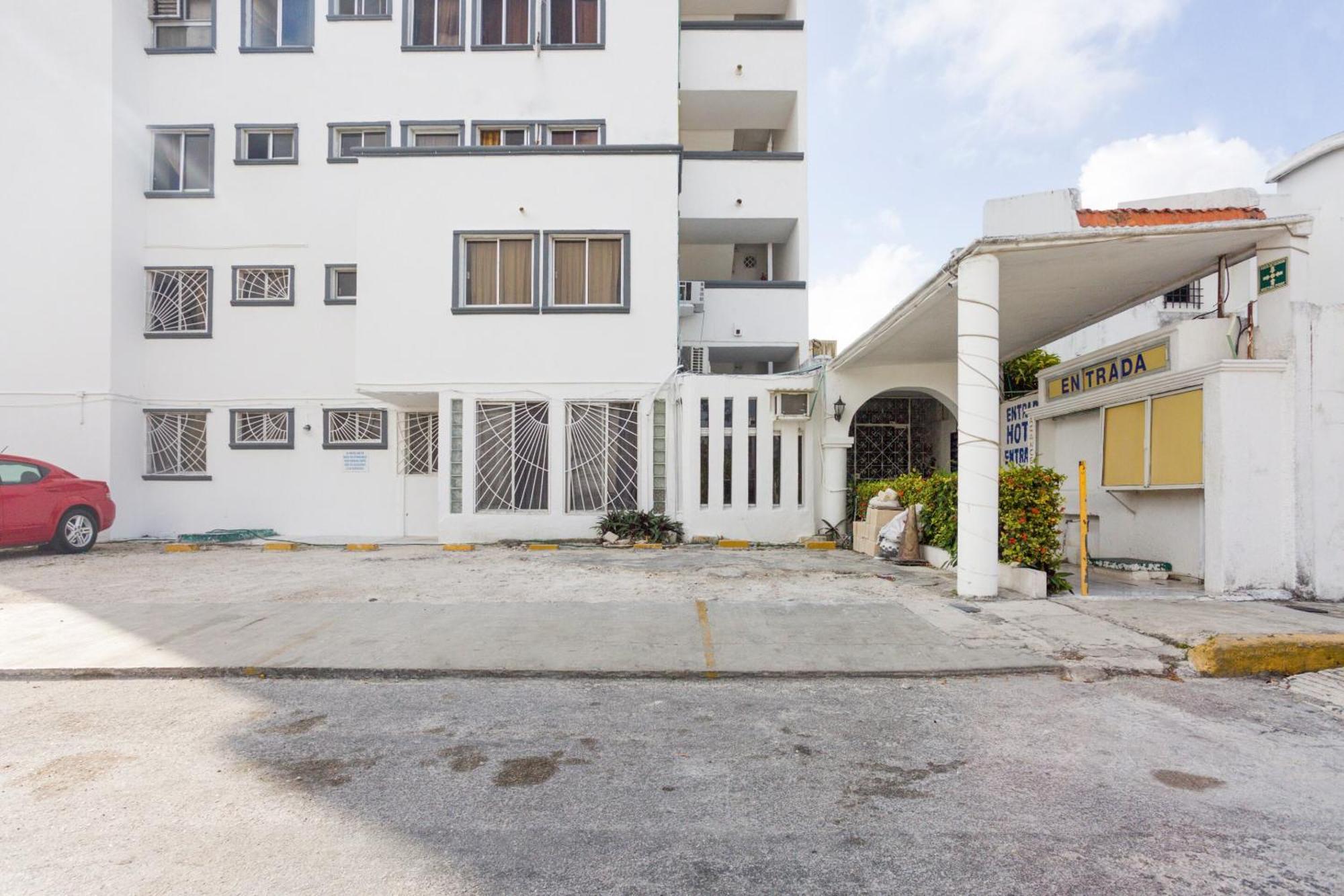 Capital O Farallon Inn, Cancun Exterior photo