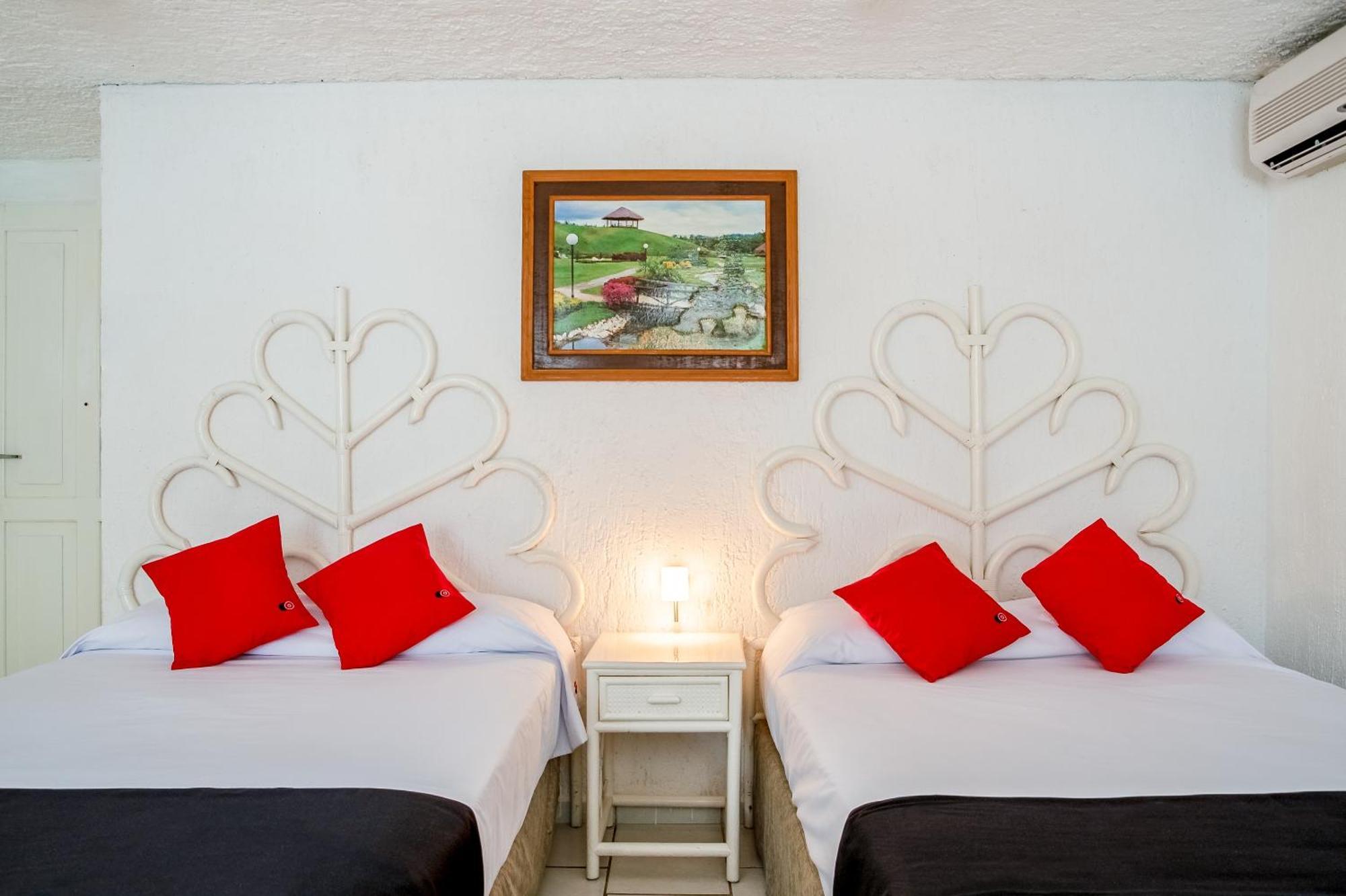 Capital O Farallon Inn, Cancun Exterior photo