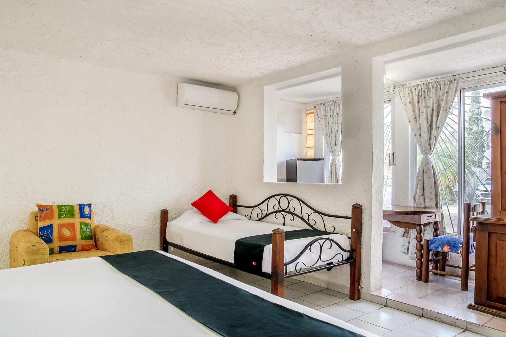 Capital O Farallon Inn, Cancun Exterior photo