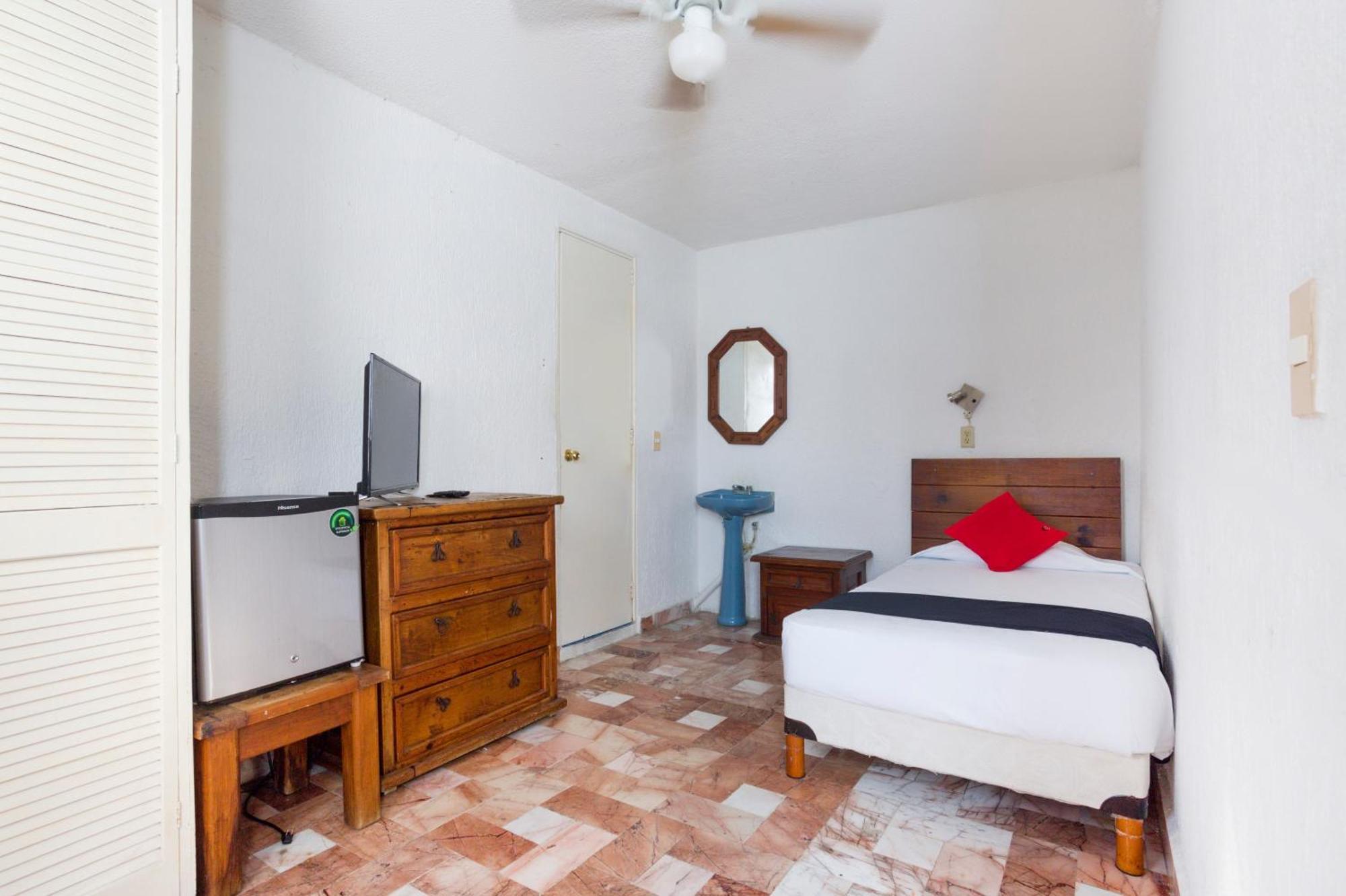 Capital O Farallon Inn, Cancun Exterior photo