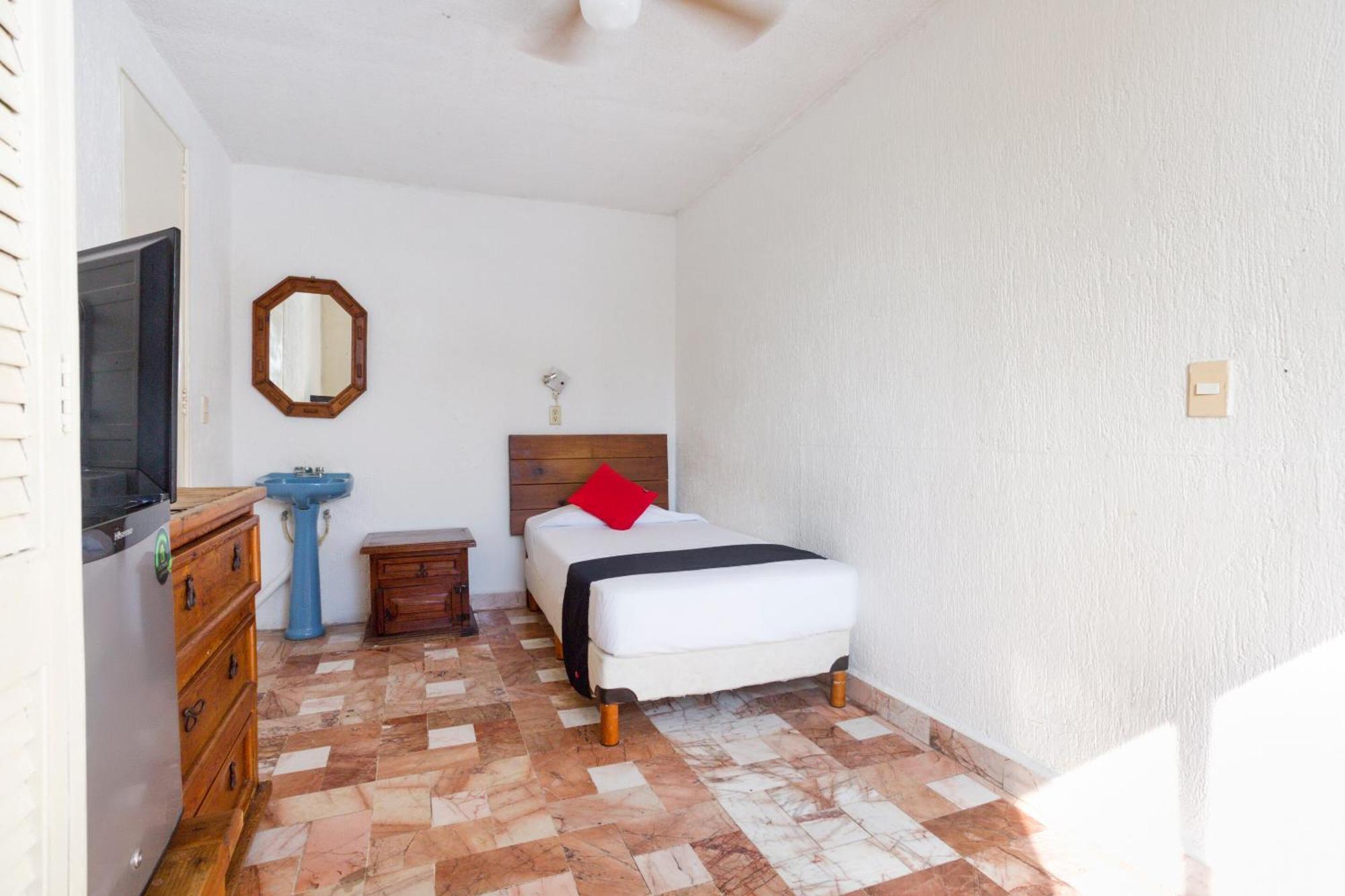 Capital O Farallon Inn, Cancun Exterior photo